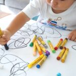子供が絵を描くことはメリットだらけ!無限大の効果をもたらすお絵かきのひみつ。